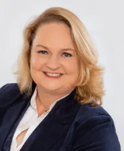 Unser Team und unsere Politik im Kreistag - Reinhard Schmutz - Landratskandidat Landkreis Dachau 2026 Lächelnde Frau mit blonden Haaren